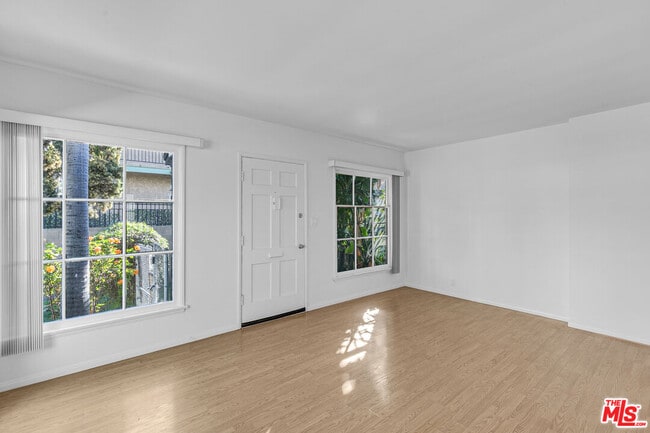 Building Photo - 1623 S Bundy Dr