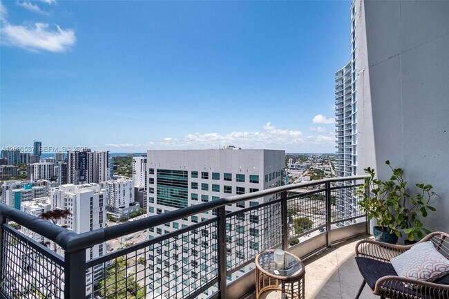 Foto del edificio - 690 SW 1st Ct