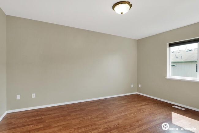 Building Photo - 2620 Meadow View Dr