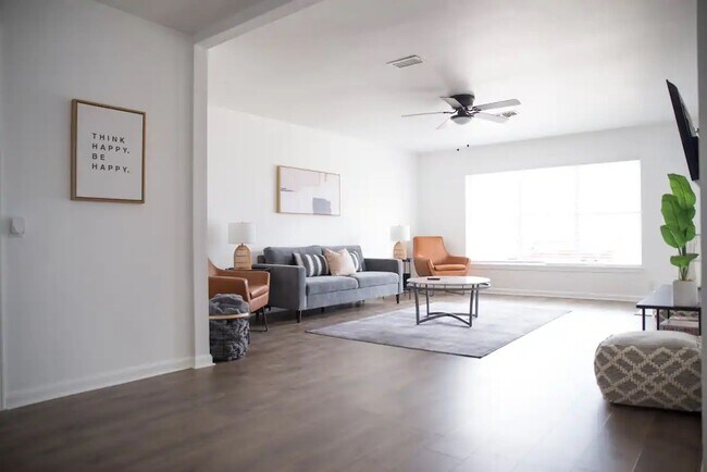 Foto del edificio - Fully Renovated 2x1 in a fabulous location!