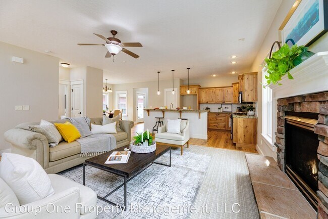 Foto del edificio - 3 br, 2.5 bath House - 13400 N. 8th Ave.