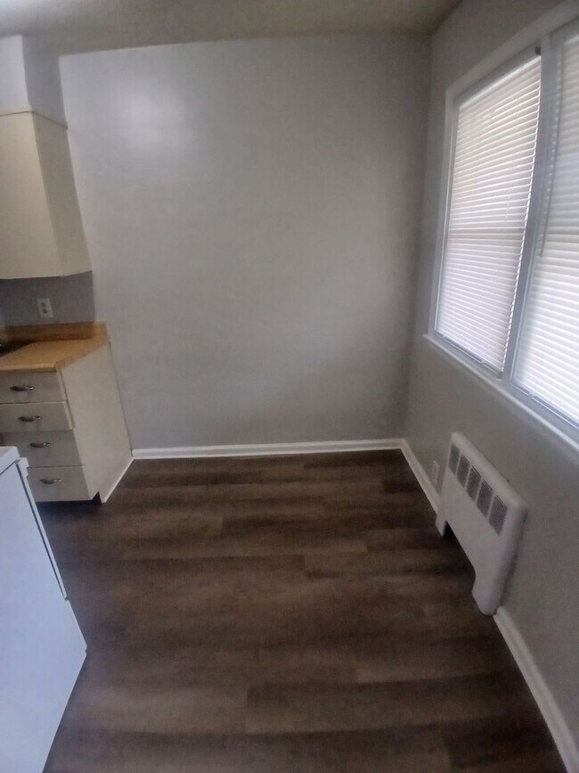 Foto del edificio - Cozy 1 bedroom, Close to Campus