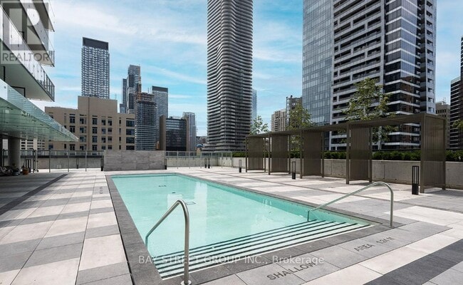 Building Photo - 3 Gloucester St