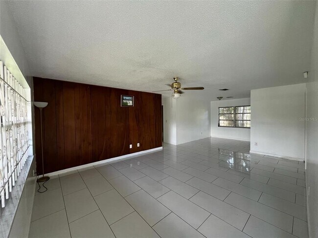 Building Photo - 1662 Cresthaven Ave