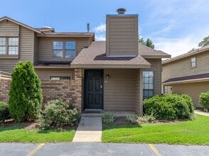Building Photo - 200 Parma Dr