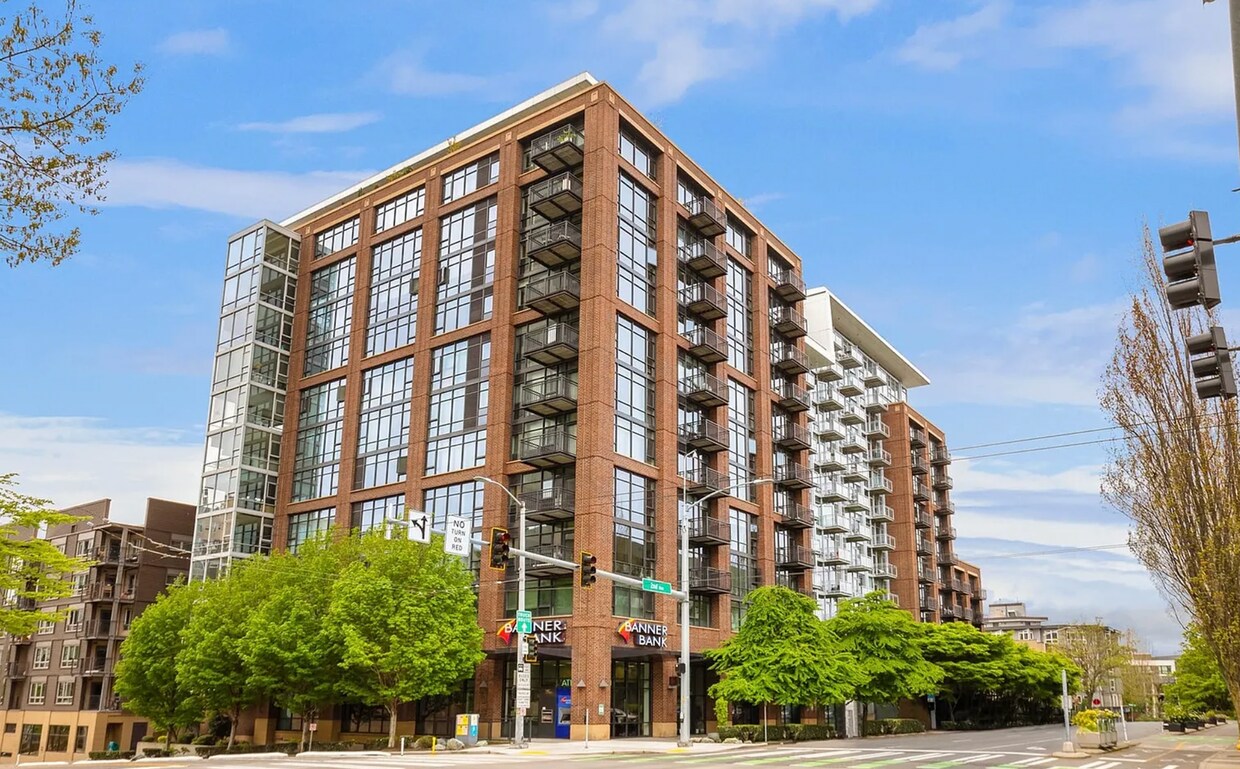 Modern 1BR Belltown Condo with Balcony, Co... - Modern 1BR Condo with Balcony, Concierge &...