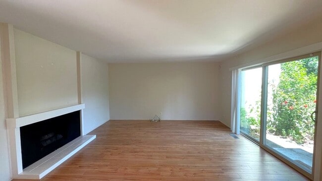 Building Photo - Walnut Creek! Highly desirable Countrywood...