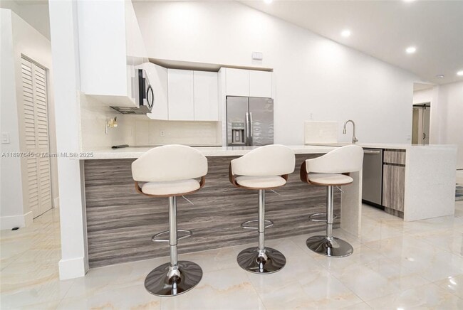 Foto del edificio - 1328 Plumosa Way