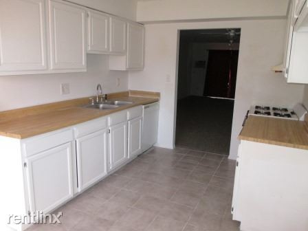 Building Photo - 2 br, 1 bath Duplex - 26131 Geneva St
