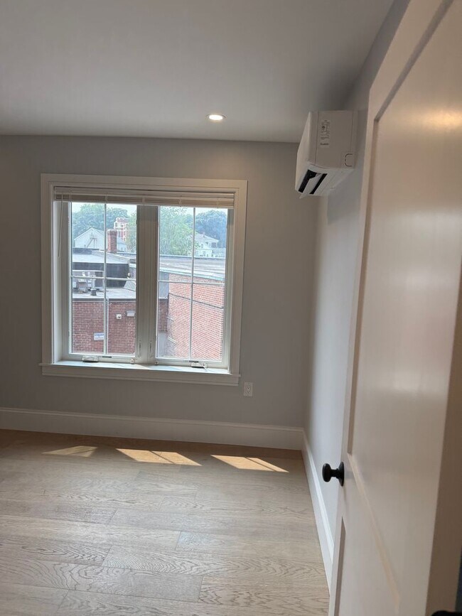 Building Photo - BRAND NEW 2 BED 2 BATH UNIT!!!!