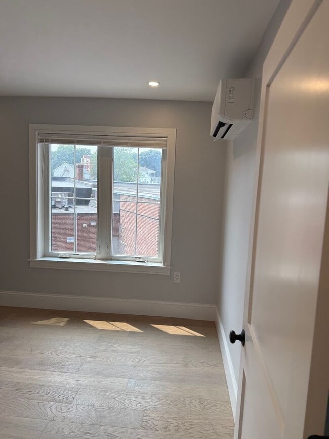 Foto del edificio - BRAND NEW 2 BED 2 BATH UNIT!!!!