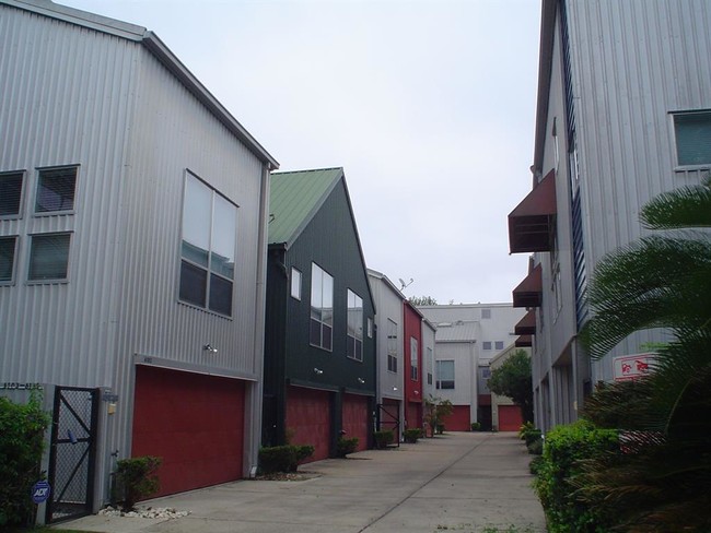 Building Photo - 6103 Gehring St