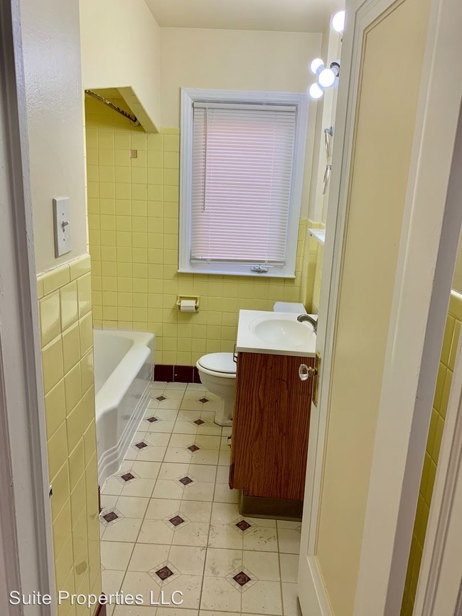 Building Photo - 3 br, 1 bath House - 11530 Lakepointe