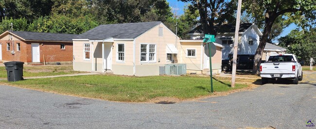 Building Photo - 400 Curtis St
