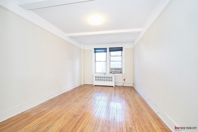 Building Photo - 200 W 70th St