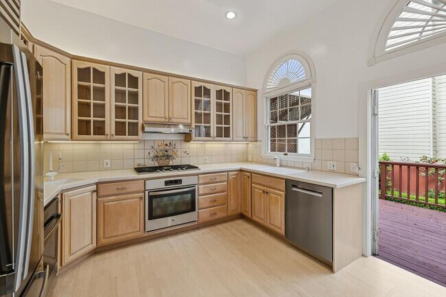 Foto del edificio - 2417 Webster St