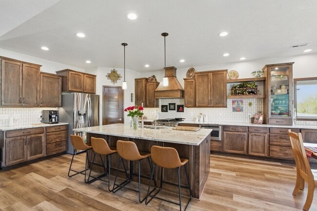 Building Photo - 5700 Island Ct
