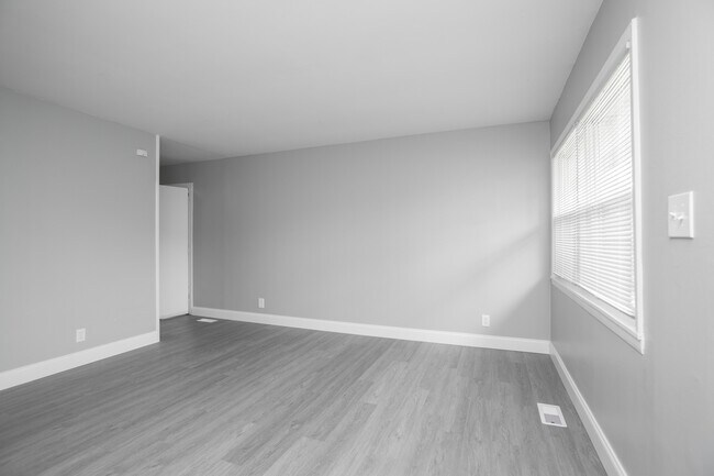 Building Photo - 806 Oriole Dr