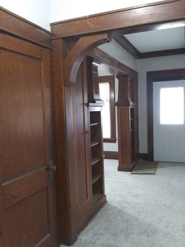 Área que pasa por Nook y sala de estar - 1145 s freedom ave