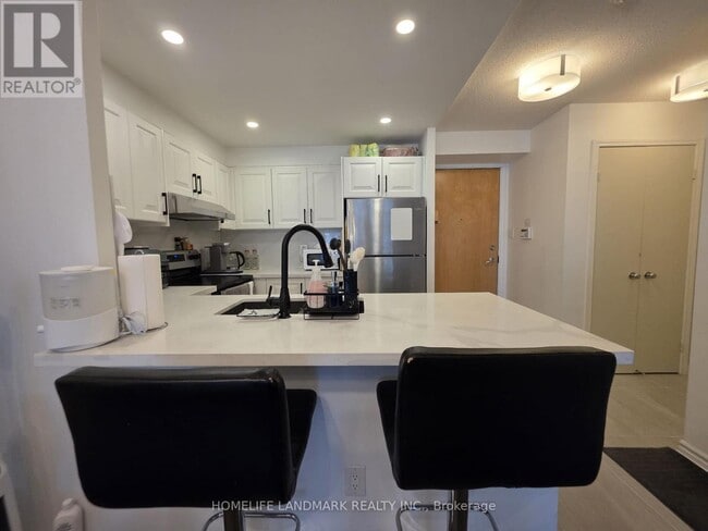 Building Photo - 600 Queens Quay W