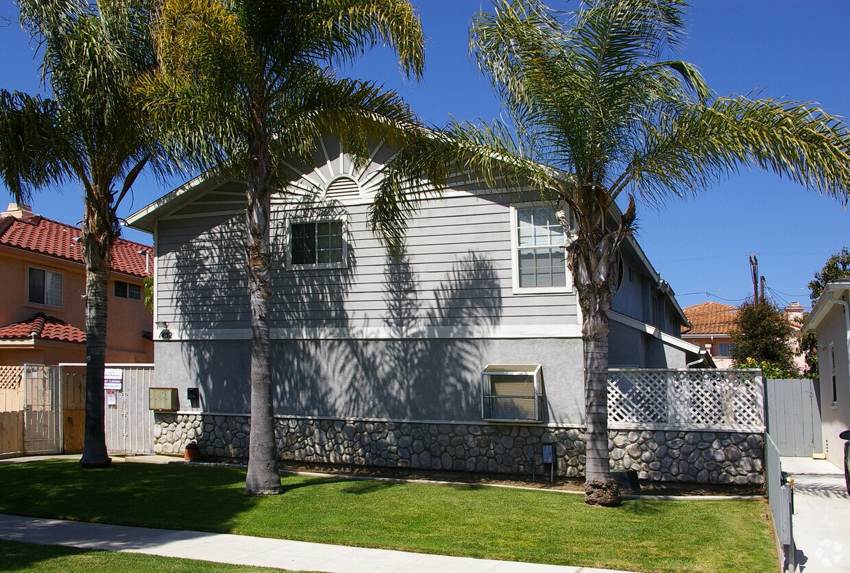 Primary Photo - 1452-1456 Diamond St