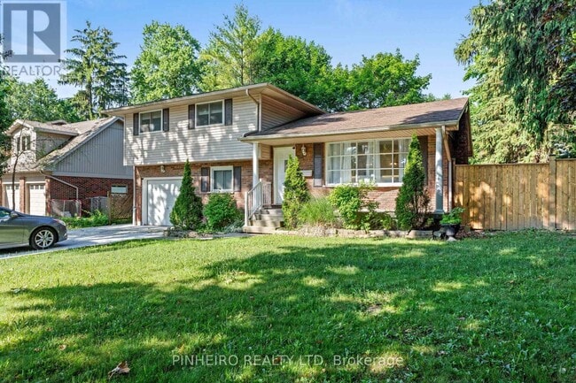 Building Photo - 1543 Stoneybrook Crescent