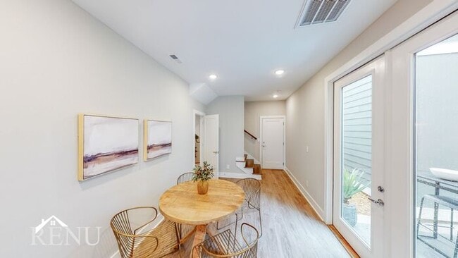 Foto del edificio - 2360 E 18th St