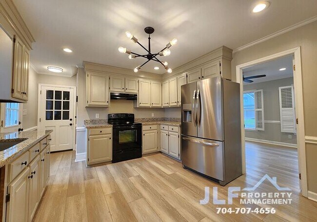 Foto del edificio - Gorgeous 3Bed/2.5 Bath Home w Bonus Room, ...