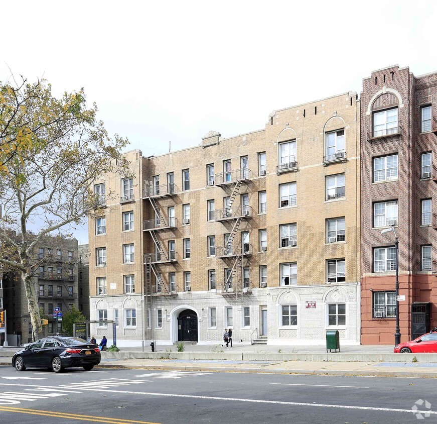 Building Photo - 1049 Grand Concourse