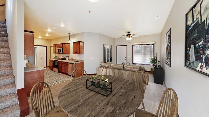 Foto principal - 1300 E Willow St