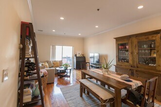 Building Photo - 212 Madison St