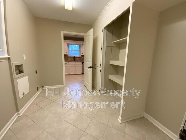 Building Photo - 4637 S Lakewood Ave