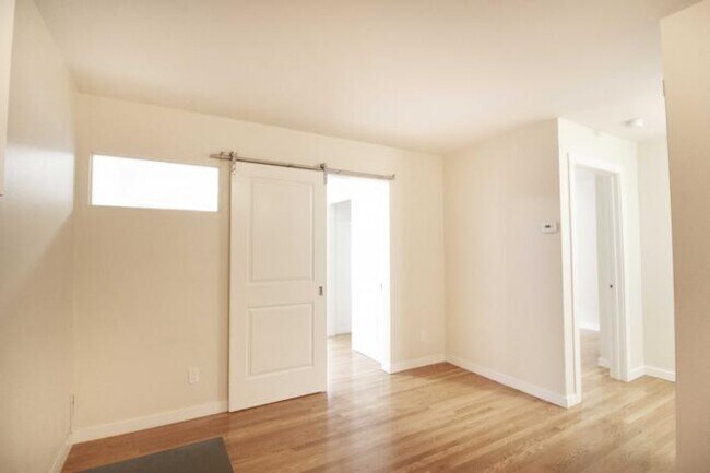 Building Photo - 2 bedroom in San Francisco CA 94133