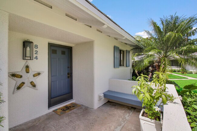 Building Photo - 824 Club Dr