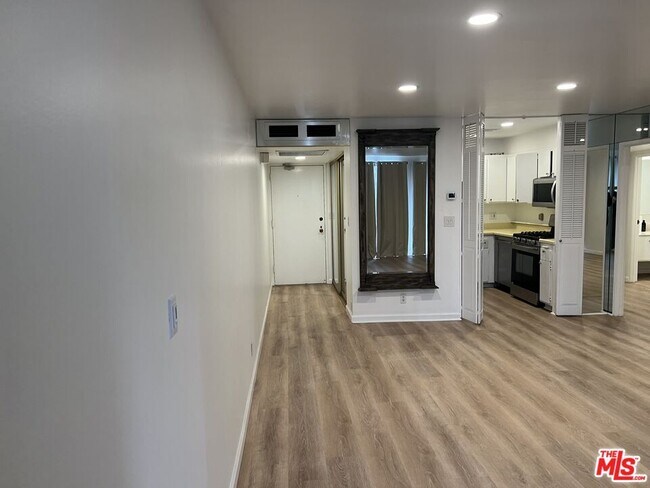 Foto del edificio - 800 W 1st St