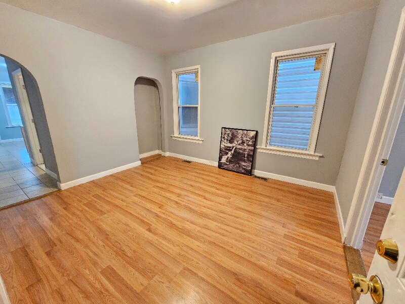 Primary Photo - 100 N 4th St