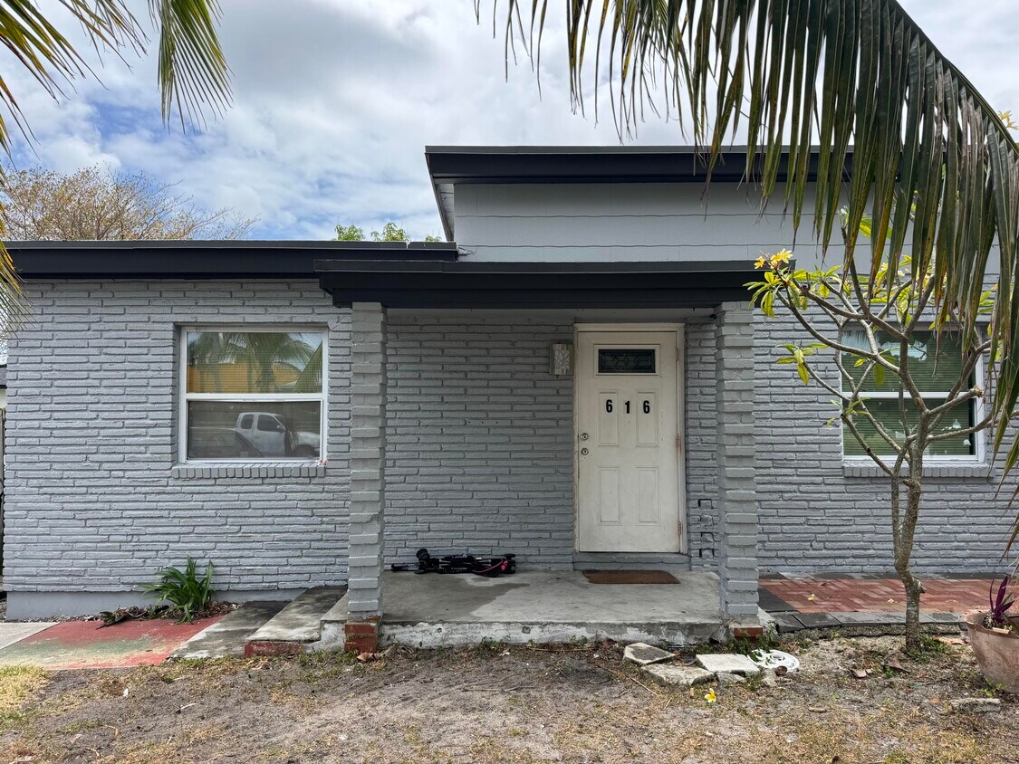 Primary Photo - 616 49th St