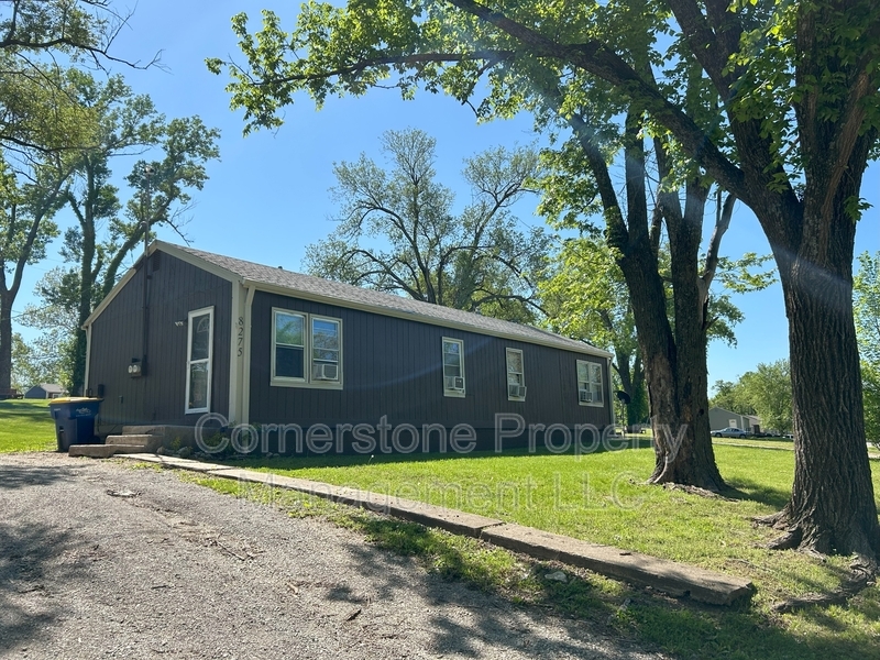 Primary Photo - 8275 Lakeview Dr