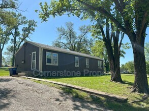 Building Photo - 8275 Lakeview Dr