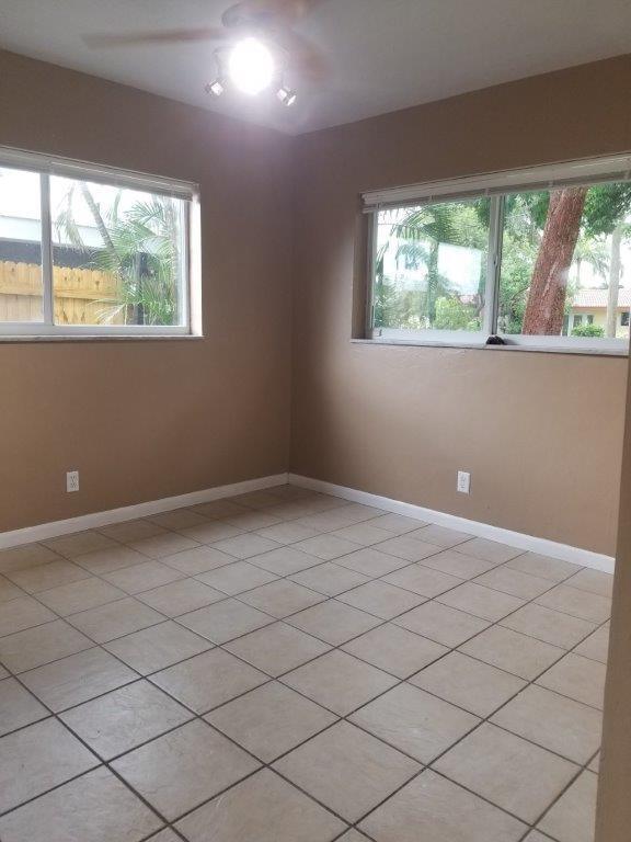 Foto del edificio - 5861 SW 15th St