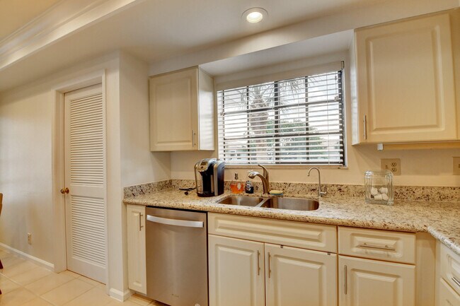 Building Photo - 15814 Loch Maree Ln