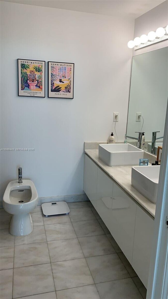 Foto del edificio - 601 NE 36th St