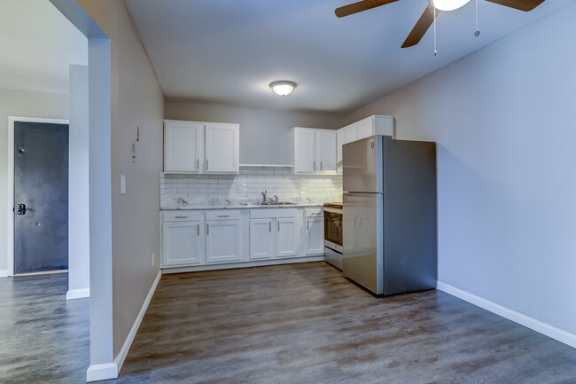 Building Photo - 5640 Pardee Ave