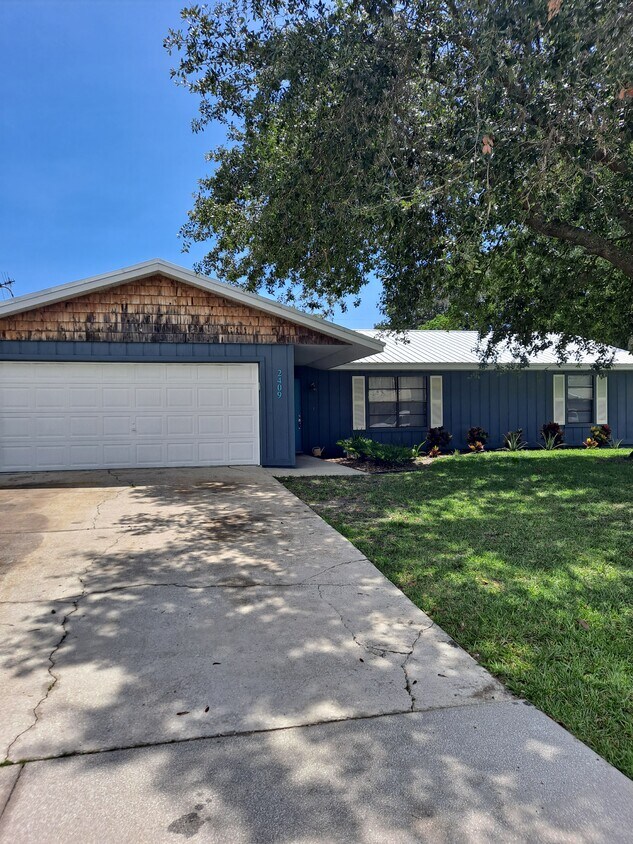 2409 Sabal Palm Dr, Edgewater, FL 32141 House Rental in Edgewater, FL