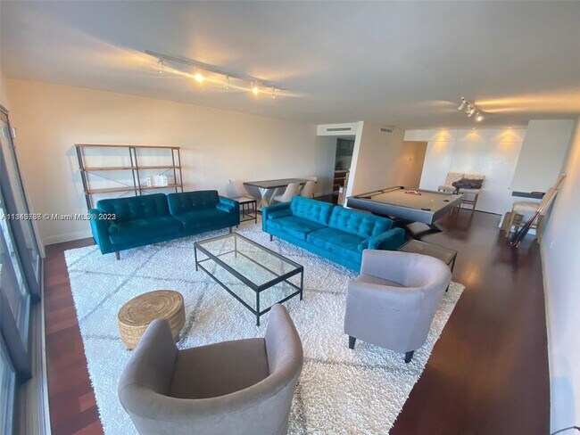 Building Photo - 166 Harbor Dr