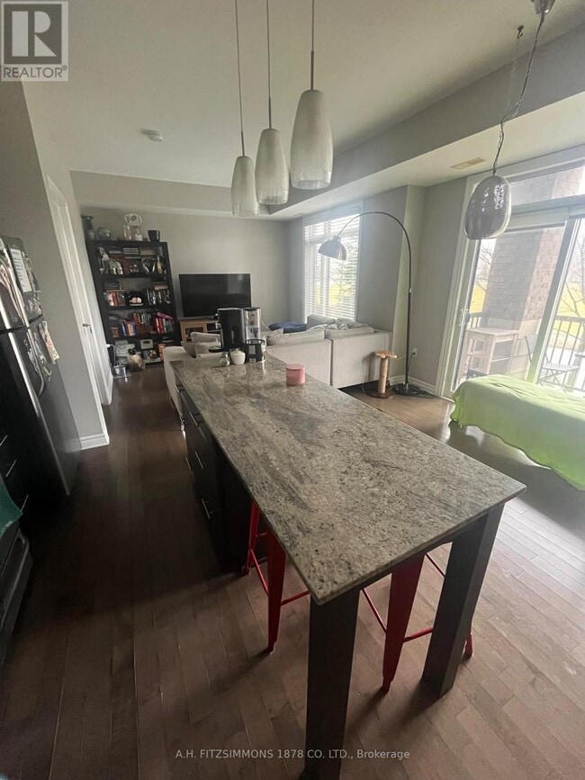 Photo du bâtiment - 755 Beauparc Private