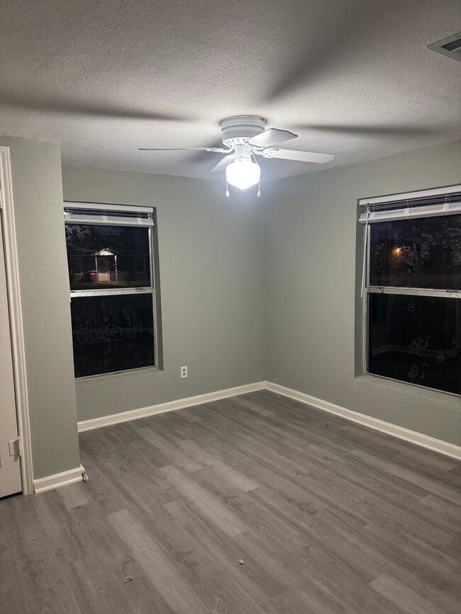 Building Photo - 105 N Avenue D