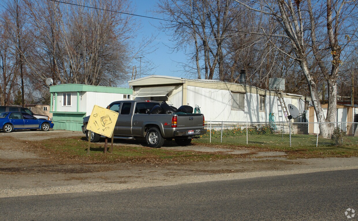 Pioneer Mobile Home Park Apartments in Weiser, ID