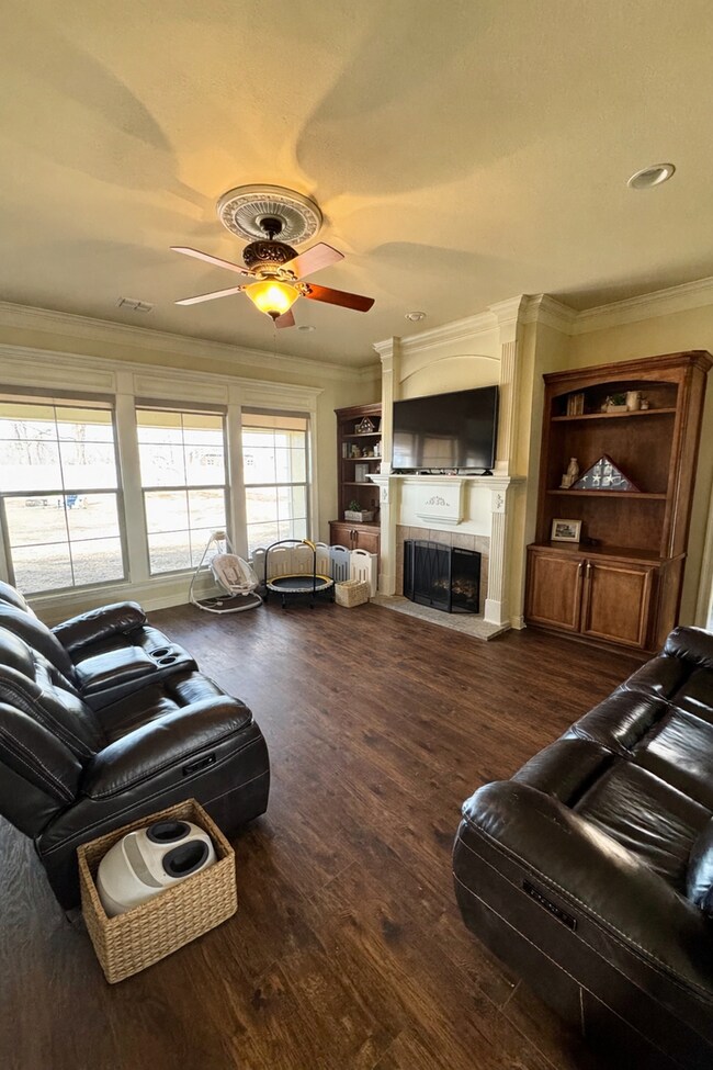 Building Photo - Lakewood Neighborhood!