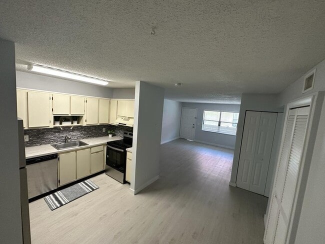 Foto del edificio - 3260 NW 104th Ave